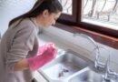 How to Clean a Kitchen Sink